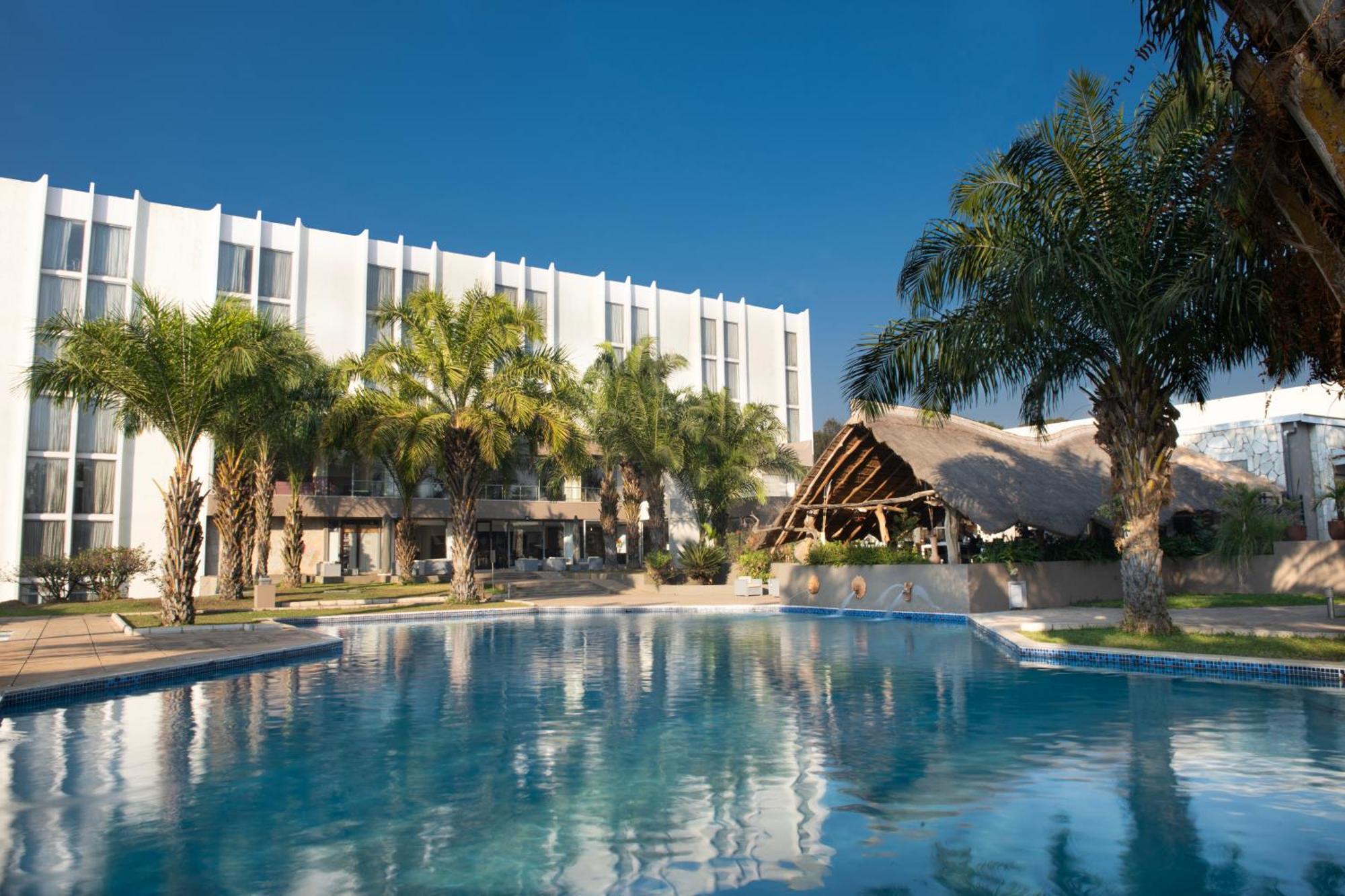 Pullman Lubumbashi Grand Karavia. Hotell Exteriör bild